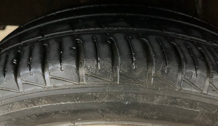 2020 Renault Kwid RXL, Petrol, Manual, 32,710 km, Right Rear Tyre Tread
