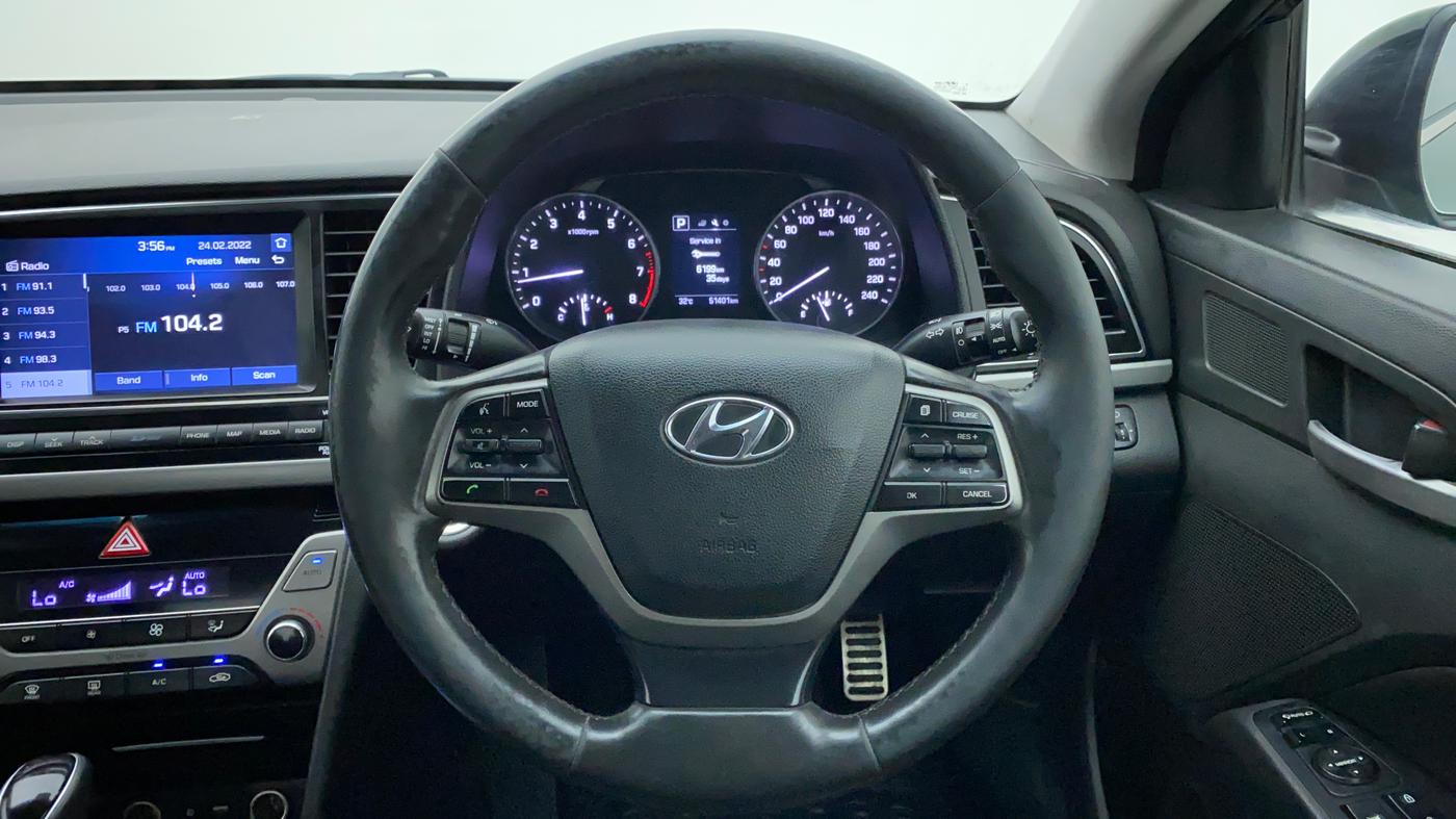 2017 Hyundai New Elantra 2.0 SX (O) AT, Petrol, Automatic, 51,668 km, Steering Wheel Close Up