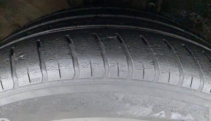 2017 Hyundai New Elantra 2.0 SX (O) AT, Petrol, Automatic, 51,668 km, Right Front Tyre Tread