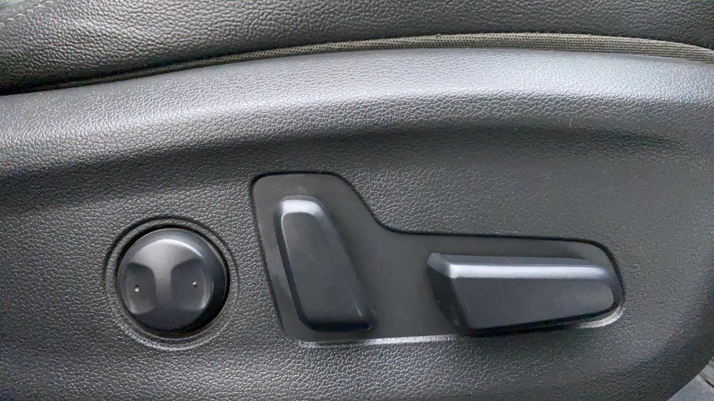 2017 Hyundai New Elantra 2.0 SX (O) AT, Petrol, Automatic, 51,668 km, Driver Side Adjustment Panel