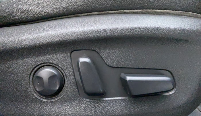 2017 Hyundai New Elantra 2.0 SX (O) AT, Petrol, Automatic, 51,668 km, Driver Side Adjustment Panel
