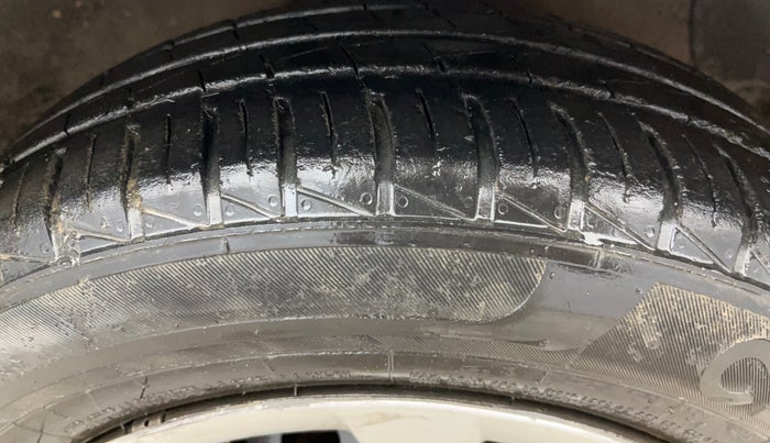 2014 Hyundai Grand i10 SPORTZ 1.2 KAPPA VTVT, Petrol, Manual, 99,524 km, Right Front Tyre Tread