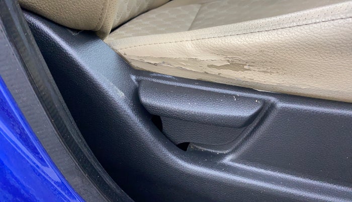 2017 Hyundai Eon SPORTZ, Petrol, Manual, 35,025 km, Driver Side Adjustment Panel