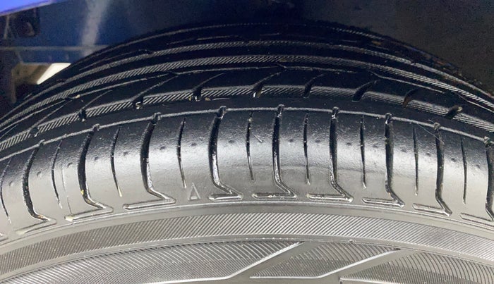 2017 Hyundai Eon SPORTZ, Petrol, Manual, 35,025 km, Left Front Tyre Tread