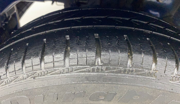 2017 Hyundai Eon SPORTZ, Petrol, Manual, 35,025 km, Right Rear Tyre Tread