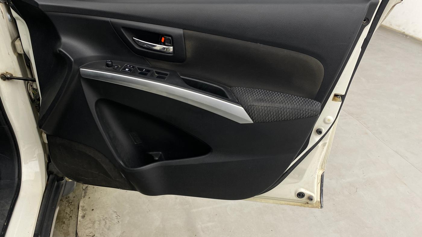 2020 Maruti S Cross ZETA 1.5, Petrol, Manual, 1,17,709 km, Driver Side Door Panels Control