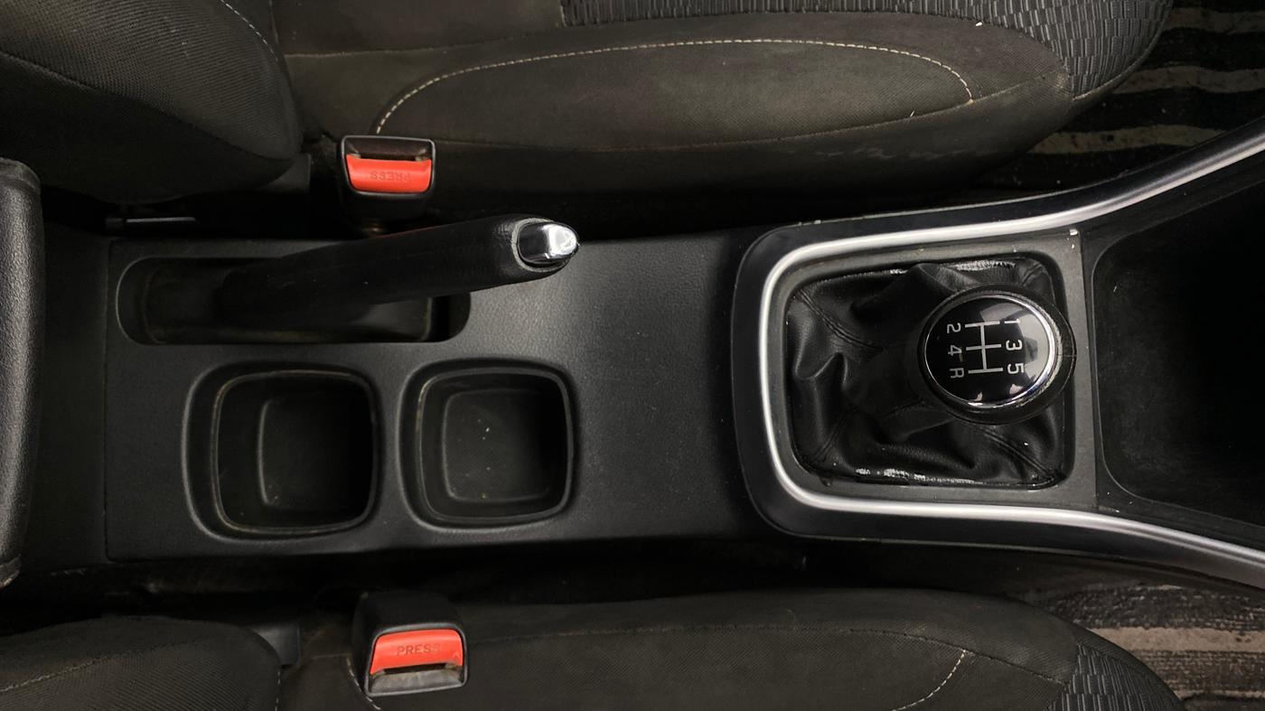 2020 Maruti S Cross ZETA 1.5, Petrol, Manual, 1,17,709 km, Gear Lever