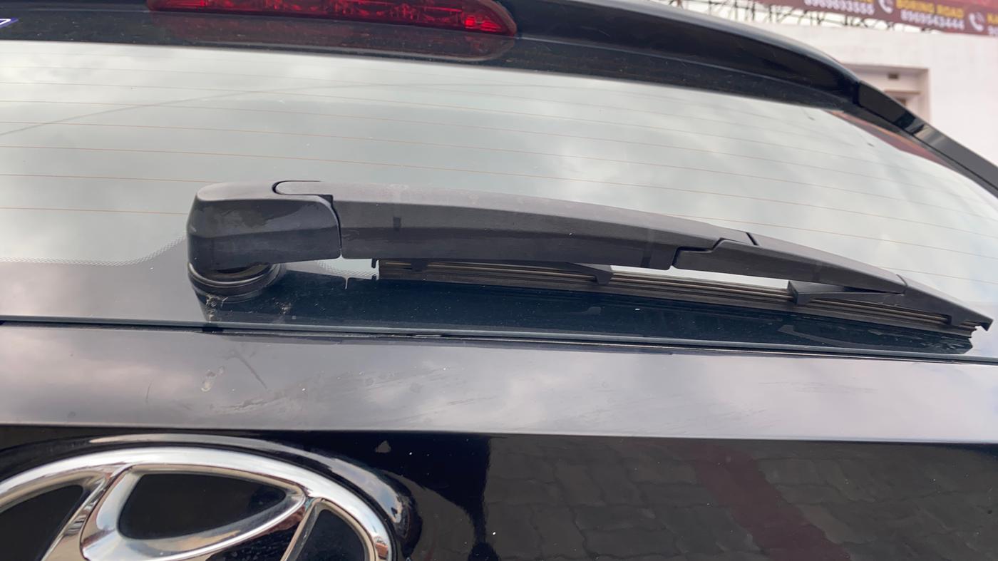 2022 Hyundai NEW I20 ASTA (O) 1.2 MT, Petrol, Manual, 41,886 km, Rear Wiper