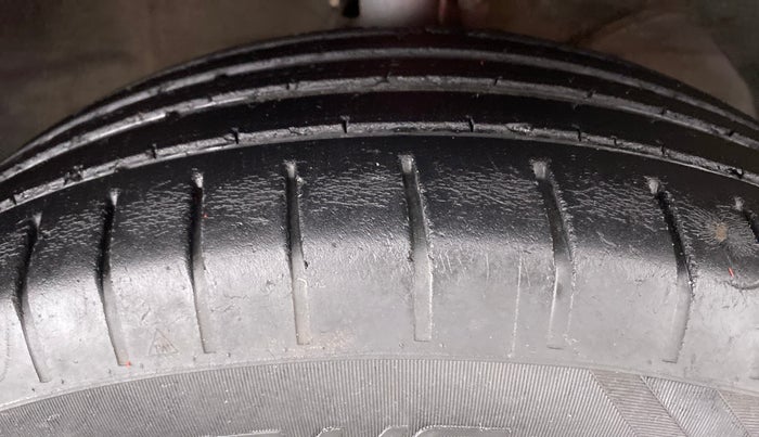 2018 Maruti Swift ZXI (AMT), Petrol, Automatic, 41,358 km, Right Front Tyre Tread
