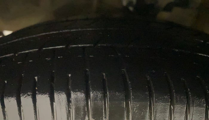 2015 Hyundai i10 MAGNA 1.1, Petrol, Manual, 83,365 km, Left Front Tyre Tread