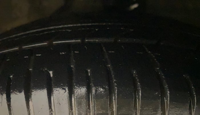 2015 Hyundai i10 MAGNA 1.1, Petrol, Manual, 83,365 km, Right Front Tyre Tread