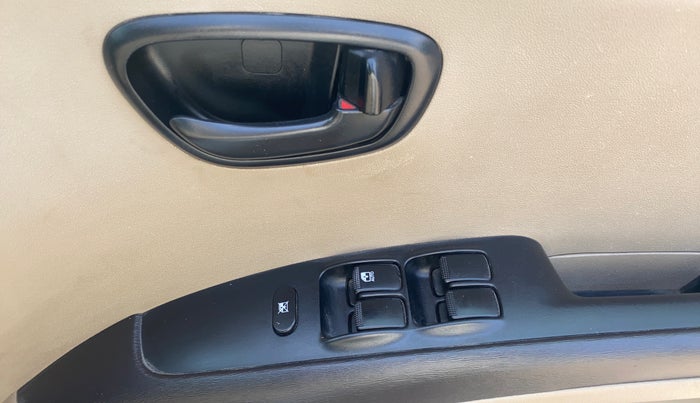 2015 Hyundai i10 MAGNA 1.1, Petrol, Manual, 83,365 km, Driver Side Door Panels Control