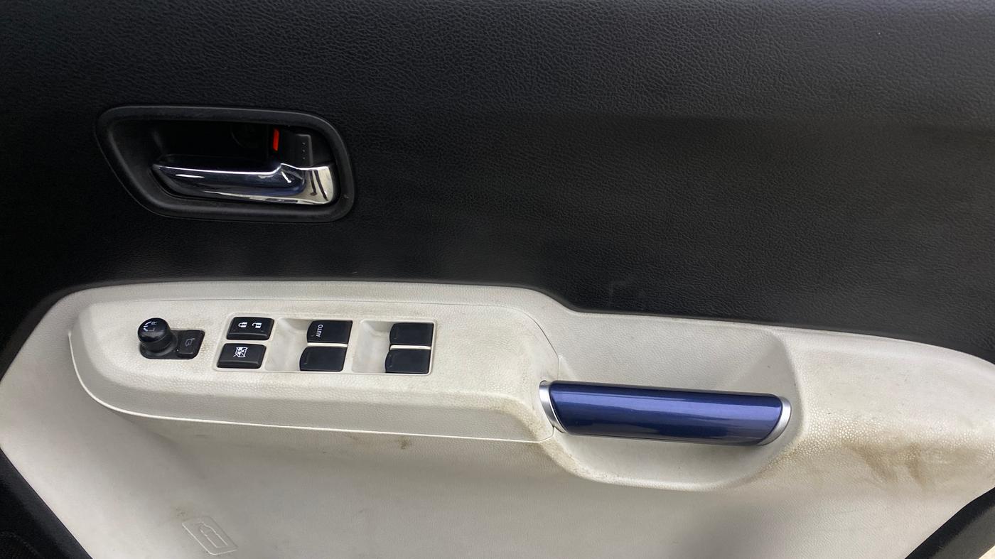 2020 Maruti IGNIS ALPHA 1.2, Petrol, Manual, 83,864 km, Driver Side Door Panels Control