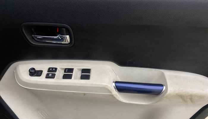 2020 Maruti IGNIS ALPHA 1.2, Petrol, Manual, 83,864 km, Driver Side Door Panels Control