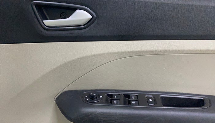 2024 Renault TRIBER RXZ, Petrol, Manual, 41,708 km, Driver Side Door Panels Control