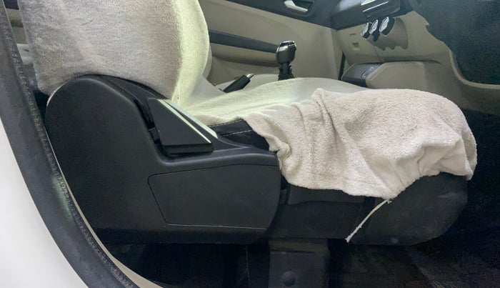 2024 Renault TRIBER RXZ, Petrol, Manual, 41,708 km, Driver Side Adjustment Panel