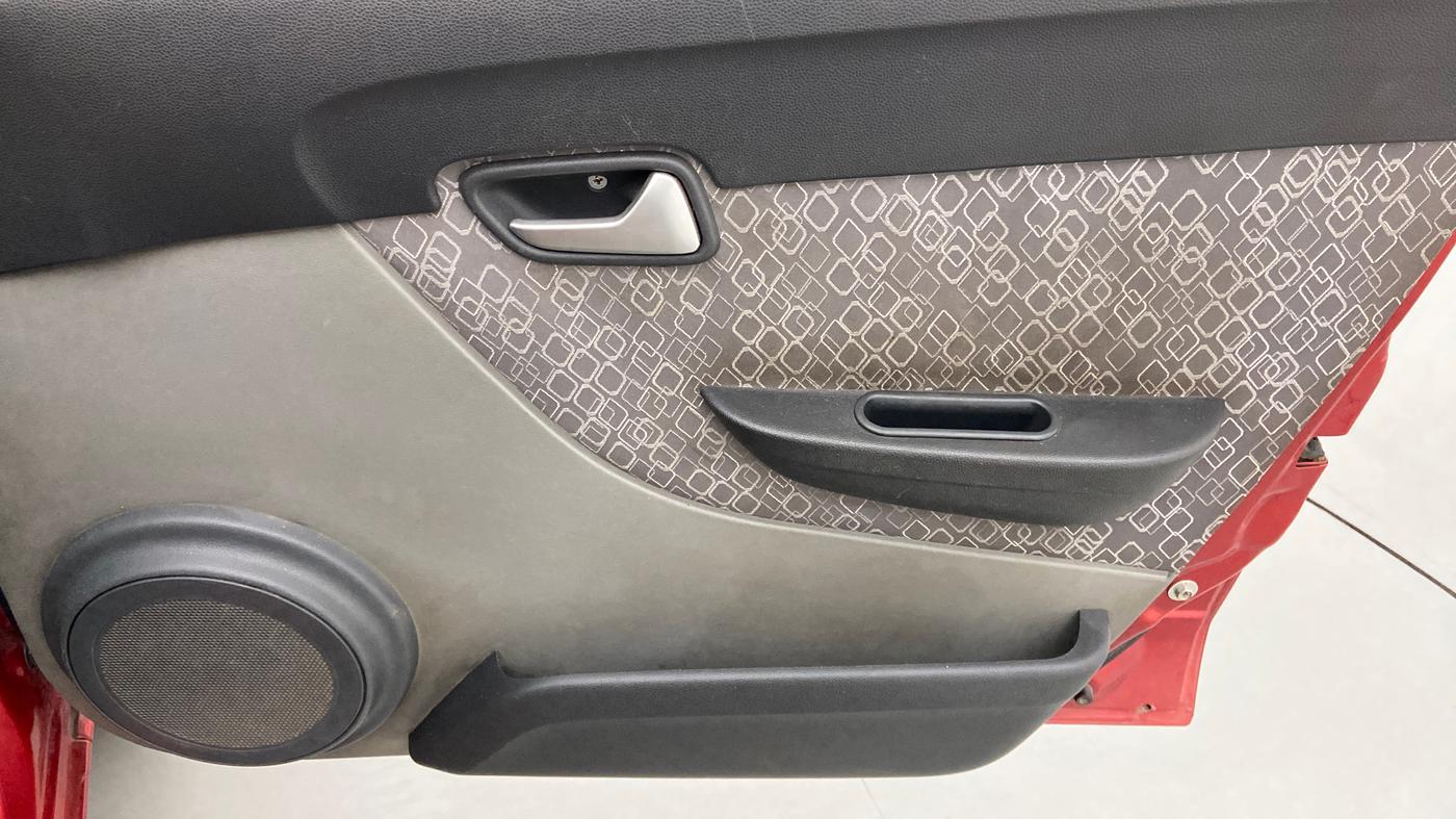 2018 Maruti Alto 800 LXI, Petrol, Manual, 37,034 km, Driver Side Door Panels Control