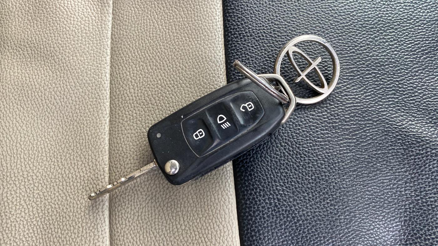 2018 Tata Tiago XZA PETROL, Petrol, Automatic, 39,576 km, Key Close Up