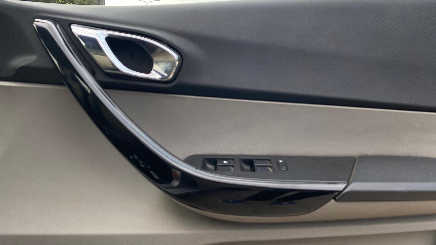 2018 Tata Tiago XZA PETROL, Petrol, Automatic, 39,576 km, Driver Side Door Panels Control