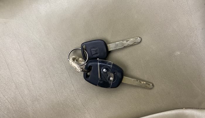 2014 Honda Brio VX MT, Petrol, Manual, 39,934 km, Key Close Up