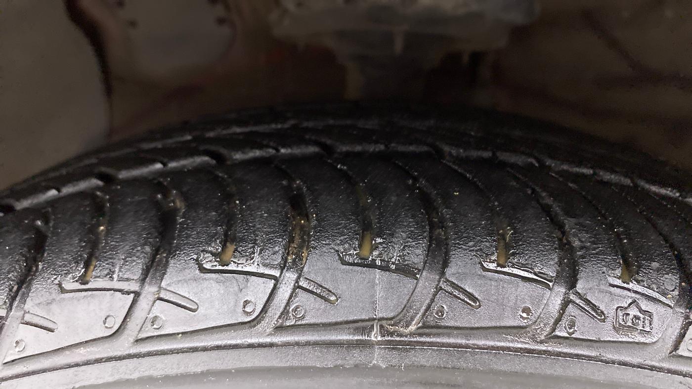 2019 Hyundai Grand i10 SPORTZ AT 1.2 KAPPA VTVT, Petrol, Automatic, 99,758 km, Left Front Tyre Tread