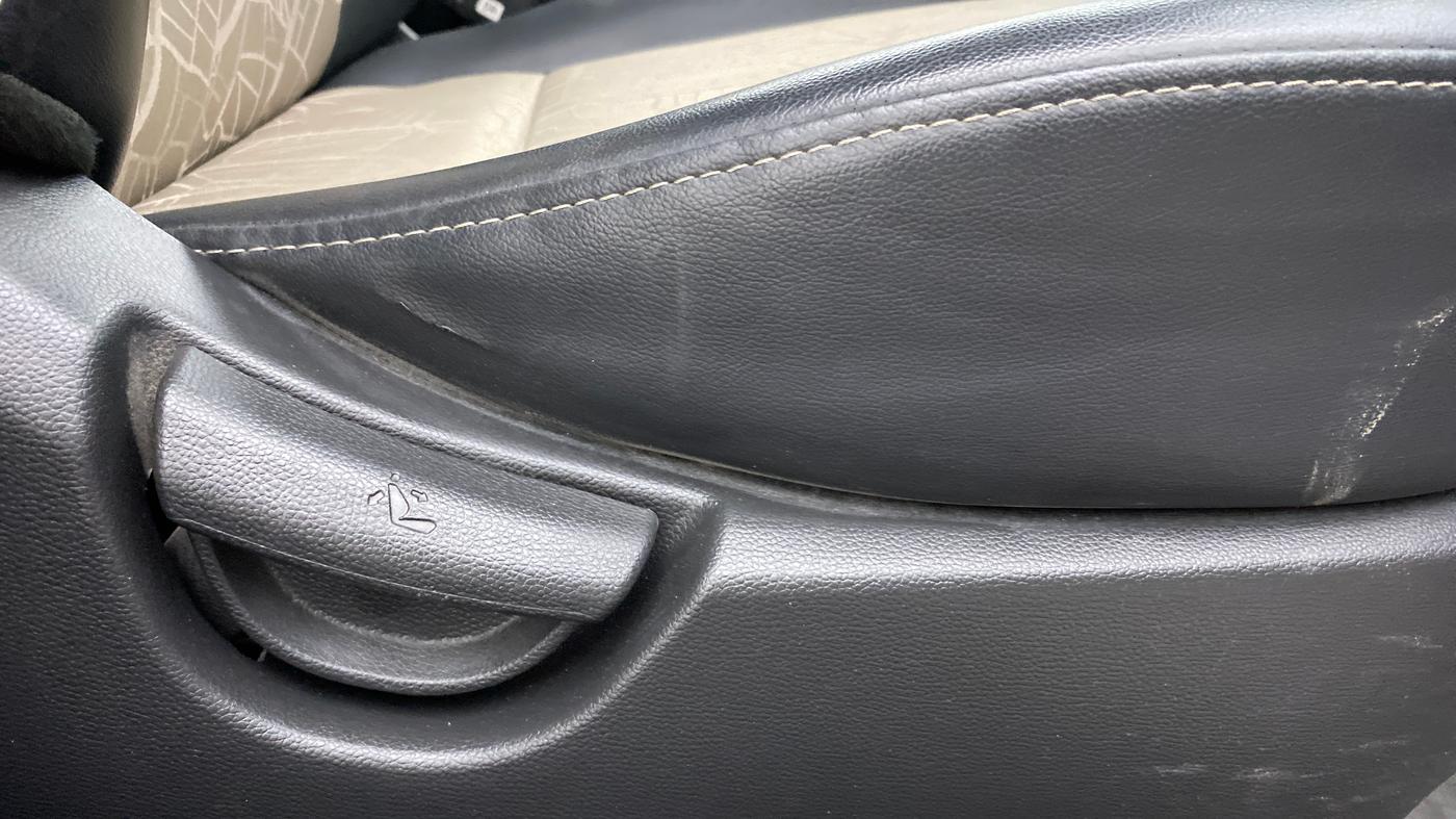 2019 Hyundai Grand i10 SPORTZ AT 1.2 KAPPA VTVT, Petrol, Automatic, 99,758 km, Driver Side Adjustment Panel