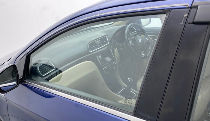 2017 Maruti Ciaz ALPHA DIESEL 1.3, Diesel, Manual, 79,719 km, Front passenger door - Door visor damaged