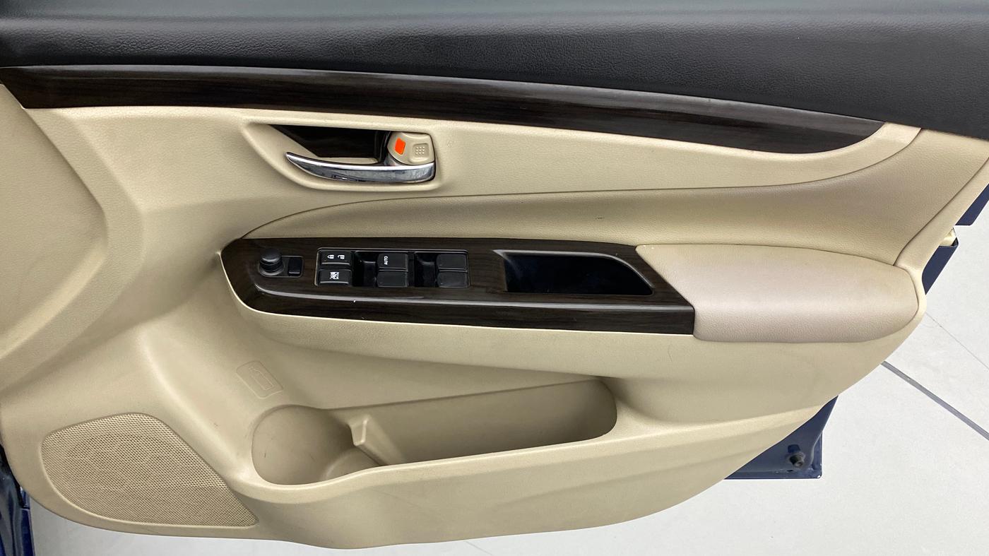 2017 Maruti Ciaz ALPHA DIESEL 1.3, Diesel, Manual, 79,719 km, Driver Side Door Panels Control