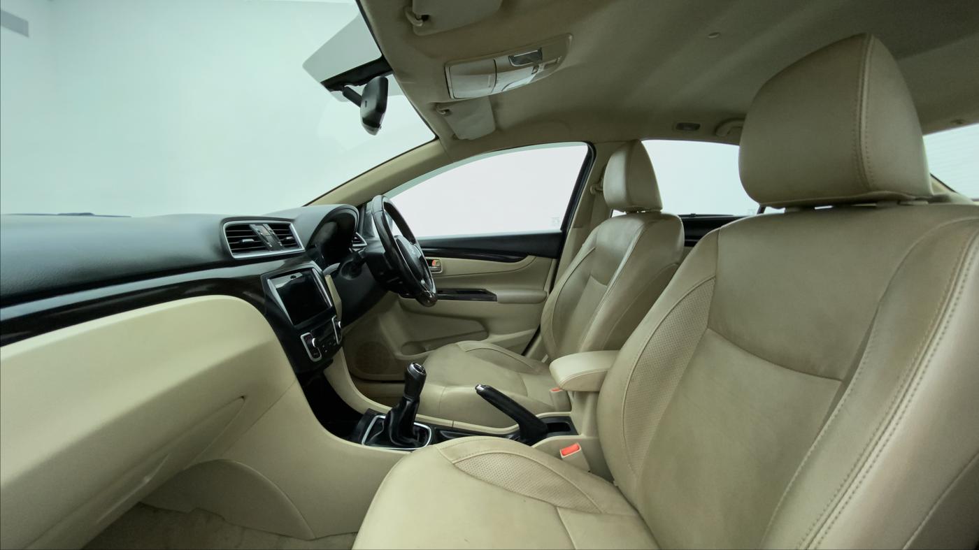 2017 Maruti Ciaz ALPHA DIESEL 1.3, Diesel, Manual, 79,719 km, Right Side Front Door Cabin