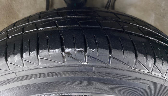 2021 Maruti Alto LXI, Petrol, Manual, 10,124 km, Right Front Tyre Tread