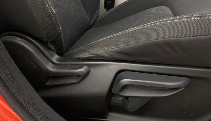 2022 Tata NEXON XZA PLUS (O) PETROL, Petrol, Automatic, 25,713 km, Driver Side Adjustment Panel