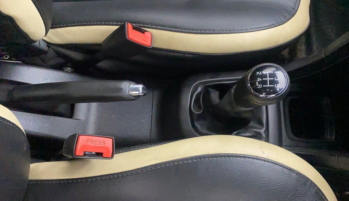 2014 Maruti Swift ZXI, Petrol, Manual, 76,936 km, Gear Lever