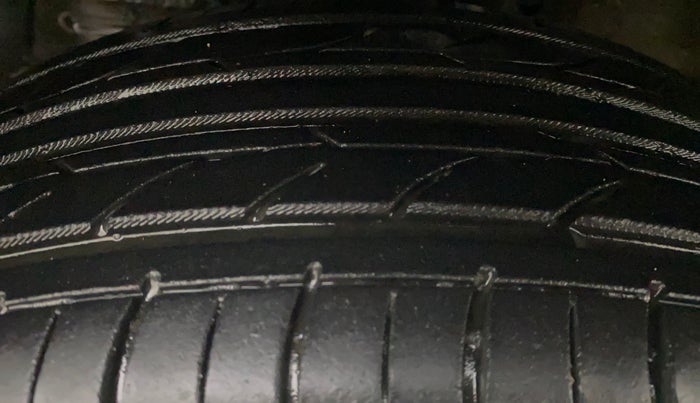 2014 Maruti Swift ZXI, Petrol, Manual, 76,936 km, Left Front Tyre Tread