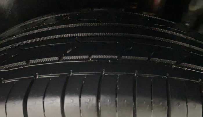 2014 Maruti Swift ZXI, Petrol, Manual, 76,936 km, Left Rear Tyre Tread