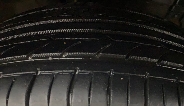 2014 Maruti Swift ZXI, Petrol, Manual, 76,936 km, Right Front Tyre Tread