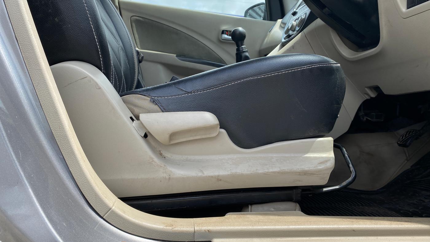 2018 Maruti Celerio ZXI, Petrol, Manual, 51,611 km, Driver Side Adjustment Panel