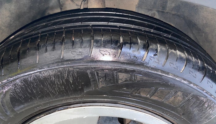 2019 Mahindra XUV500 W7, Diesel, Manual, 1,03,090 km, Right Front Tyre Tread