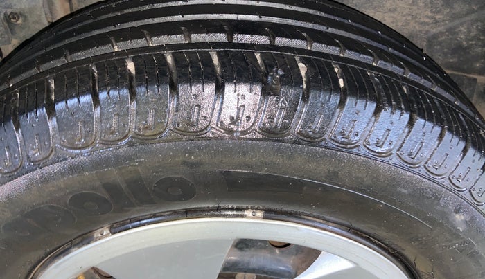 2019 Mahindra XUV500 W7, Diesel, Manual, 1,03,090 km, Right Rear Tyre Tread