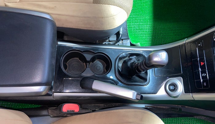 2019 Mahindra XUV500 W7, Diesel, Manual, 1,03,090 km, Gear Lever