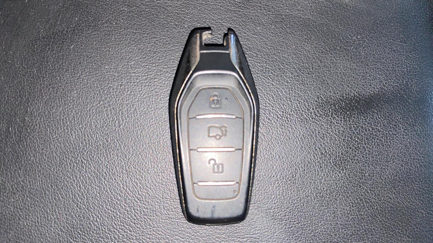 2019 Mahindra XUV500 W7, Diesel, Manual, 1,03,090 km, Key Close Up