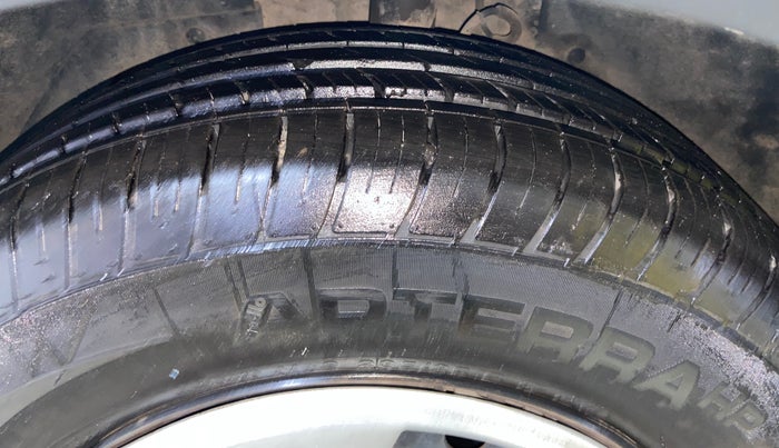 2019 Mahindra XUV500 W7, Diesel, Manual, 1,03,090 km, Left Front Tyre Tread