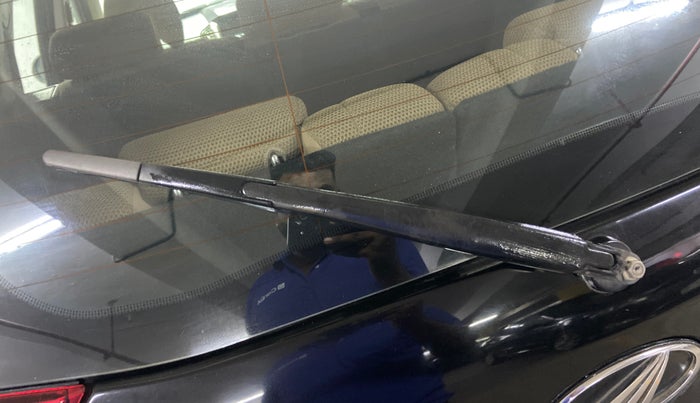 2019 Mahindra XUV500 W7, Diesel, Manual, 1,03,090 km, Rear Wiper
