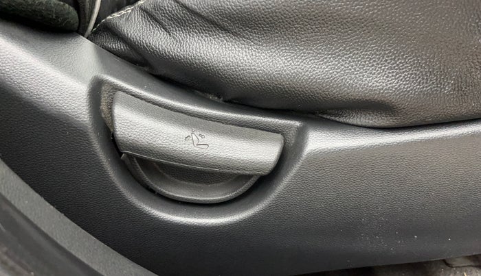 2018 Hyundai Grand i10 MAGNA 1.2 KAPPA VTVT, Petrol, Manual, 43,078 km, Driver Side Adjustment Panel