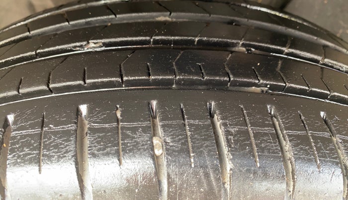 2023 Skoda KUSHAQ AMBITION 1.0L TSI MT, Petrol, Manual, 17,583 km, Left Front Tyre Tread