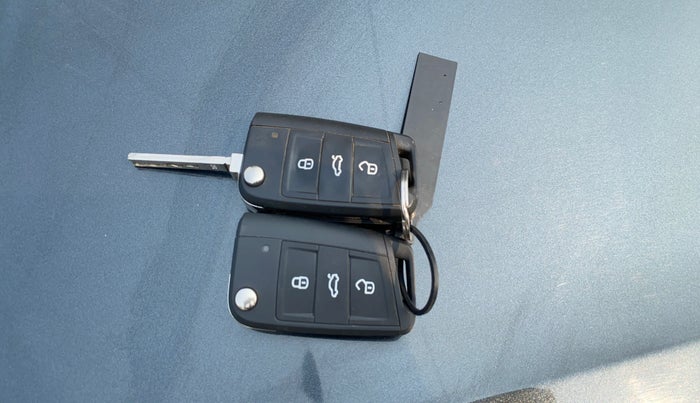 2023 Skoda KUSHAQ AMBITION 1.0L TSI MT, Petrol, Manual, 17,583 km, Key Close Up