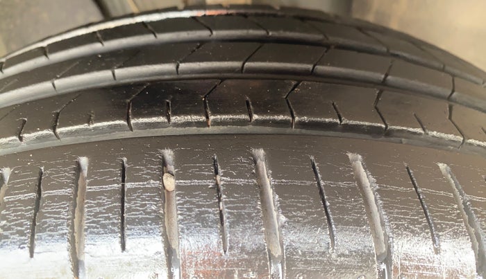 2023 Skoda KUSHAQ AMBITION 1.0L TSI MT, Petrol, Manual, 17,583 km, Right Front Tyre Tread