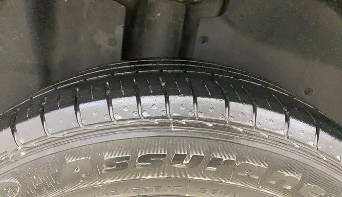 2021 MG HECTOR PLUS SUPER 1.5 PETROL TURBO HYBRID MT 7-STR, Petrol, Manual, 33,722 km, Right Rear Tyre Tread