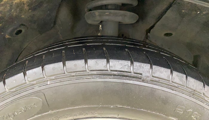 2021 MG HECTOR PLUS SUPER 1.5 PETROL TURBO HYBRID MT 7-STR, Petrol, Manual, 33,722 km, Right Front Tyre Tread