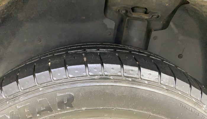 2021 MG HECTOR PLUS SUPER 1.5 PETROL TURBO HYBRID MT 7-STR, Petrol, Manual, 33,722 km, Left Rear Tyre Tread