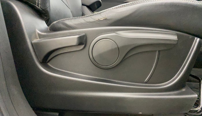 2021 MG HECTOR PLUS SUPER 1.5 PETROL TURBO HYBRID MT 7-STR, Petrol, Manual, 33,722 km, Driver Side Adjustment Panel